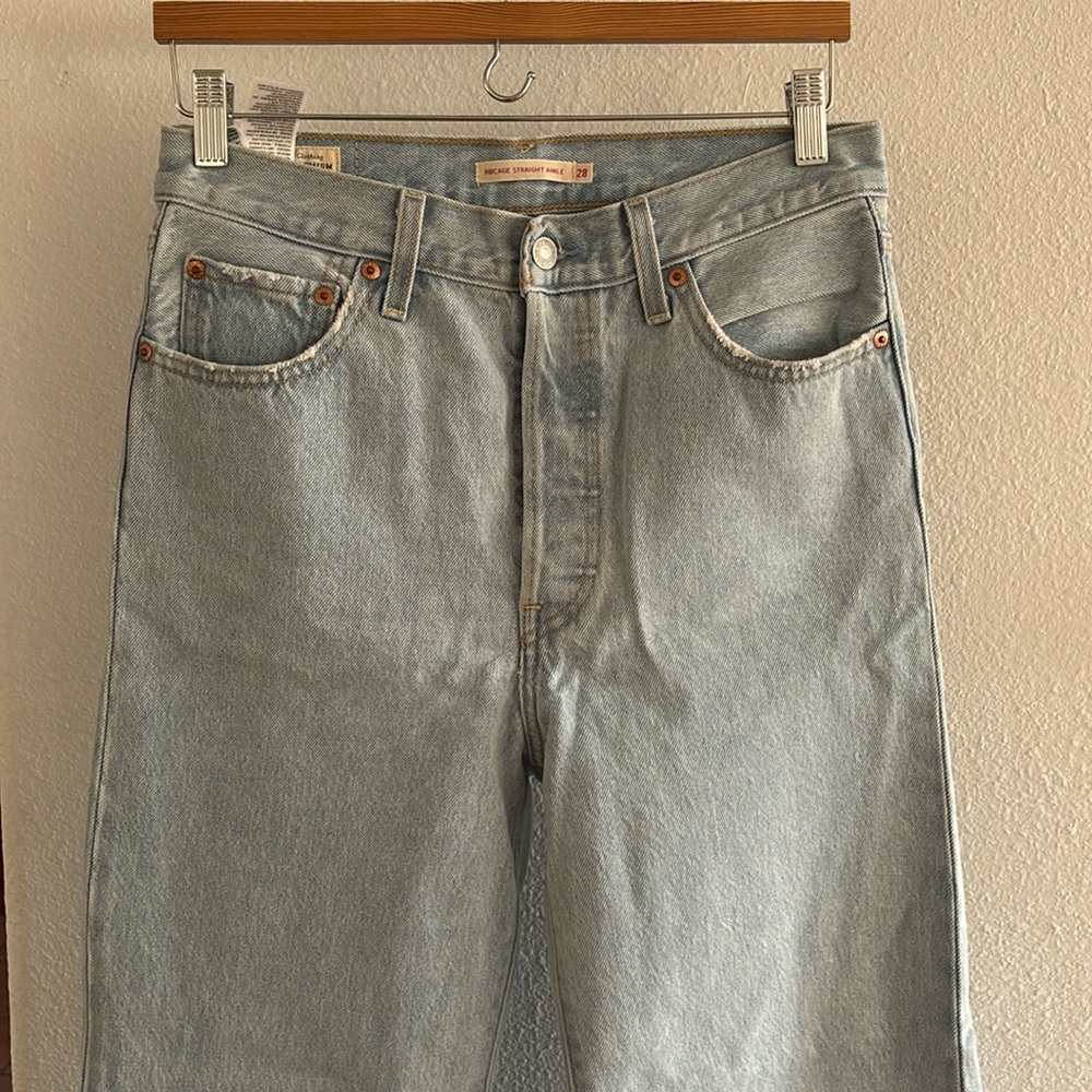 Levi’s ribcage straight ankle jeans size 28
